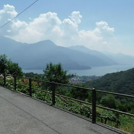 Panoramic Apartment Gravedona