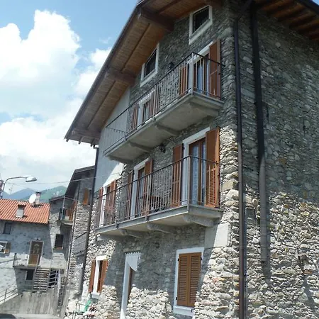 Panoramic Apartment Gravedona